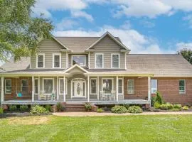 Day Trip to Nashville! Large Home on 5 Acres