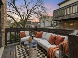Chicago Boutique Hideaway Private Deck, Fire Pit