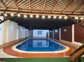 Linda Casona con piscina AC wifi mall para 12 personas