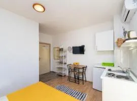 Studio apartment with sea view 2
