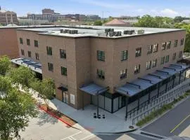 The Prince Penthouse - Walk to Downtown!