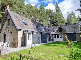 Cambus o May Hotel Cottages - 'Traditional, Rustic, Cosy'