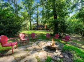 Hilltop Lodge - For 27 Guests!