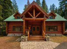 Soaring Pines Lodge by NW Comfy Cabins