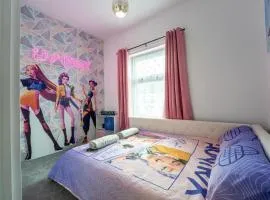 K-Pop Huntrix Cozy Stay Unique Family Retreat