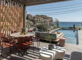 Lapis Nera Villas - Beachfront & "Free" Heated Pools
