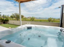 Beachfront Reiterer Villa V1 with Jacuzzi 30 meters from the Beach - CROWONDER LUXURY RENT, hotel in Privlaka
