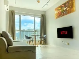 Modern Muji Home near Strait Quay with Free Netflix WiFi