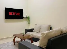 Comfy Family 4BR Terrace House 9 Pax with Free Netflix & WiFi