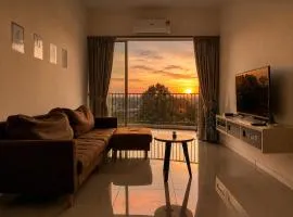 Taiping City Pool View Condo near Lake Garden Zoo & Free NetFlix WiFi