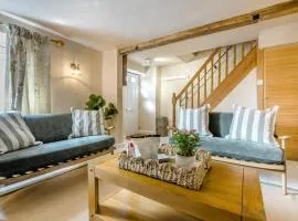 Cosy charming 3 bedroom cottage village location