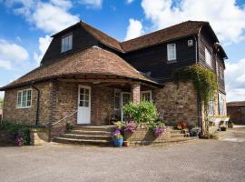 Magpies Lodge, B&B in Slinfold