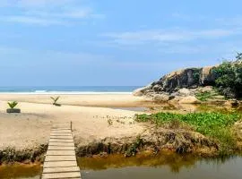 Junto Al Mar