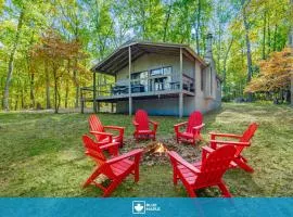 Spacious w Hot Tub, Fire Pit, Deck, Grill and WiFi