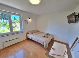 Apartment Carolina - Hillside Stay, Steps from the Sea