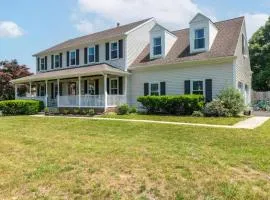 Lrge 5 BR 9 Beds Near DC-Pool, Hot Tub, Gym, Game Rm, Fire Pit
