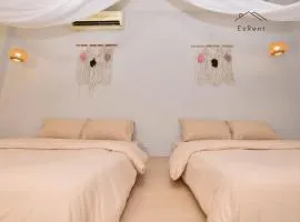 Cozy Muji Studio near Lake Garden Zoo with Free Netflix WiFi