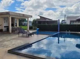 Casa espaçosa churrasqueira Wi-Fi há 2km do centro
