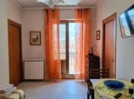 Shtëpia te Rrokat - La casa alle Rocche