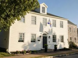 Bailey House Inn - Georgian Waterfront Retreat