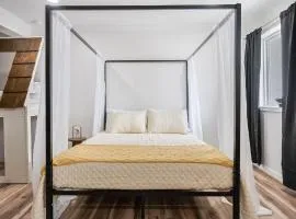 The Presidential Studio a Golden Getaway