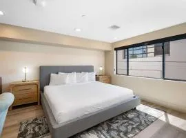 The Lux at Craftsman Suite 4 - Walkable to All of Old Town