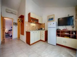 Golden Coast Apartments - A2 - OneBedroom Apartment with Terrace and SeaView