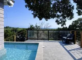 Coastal Villa Retreat - Swim Out Pool - Close to Beach - Amenities