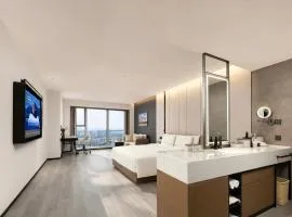 Atour Hotel Suzhou Jinji Lake East Park High-Speed Rail Station