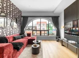 Luxe Downtown Oasis Spacious 3BR Modern Condo