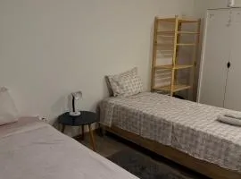 Quarto com 2 camas no centro de Viseu