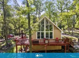 Modern Cabin w Hot Tub & Indoor Pool Gym Access!