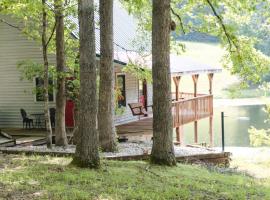 The Lake House A Hidden Gem Sleeps 4، فندق في Columbia