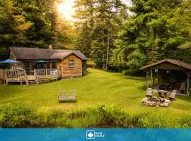 Cozy Cabin w Pavilion Deck Fireplace & FirePit