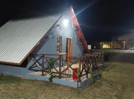 Chalé 35 m2, 2 pessoas, estacionamento, piscina