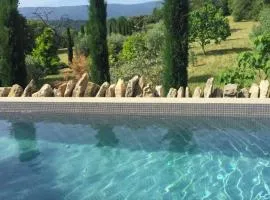 Goult au coeur du village deux maisons vue Luberon calme et piscine privée