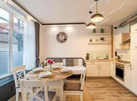 Aposto Apartement 4