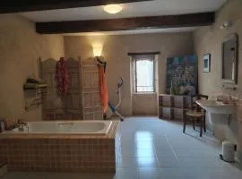 L'atelier du peintre 830m d'altitude village provençal Lubéron
