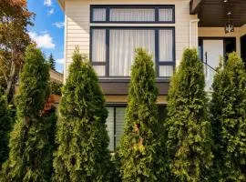 Brand New Spacious 2BR & Large Den Bright Suite, Laundry, 75" TV, Dishwasher, 4min to Bus Shops