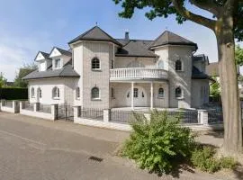 Villa - 9 Schlafzimmer - 2 Wohnzimmer - 3 Küchen - Garten
