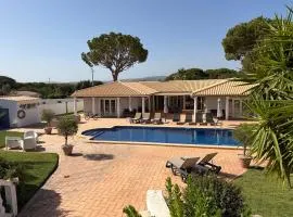 Luxury Villa near Vila Sol Golf Resort - Pool & Garden