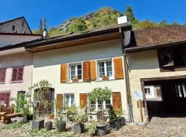 18th C Cottage near Basel, Hiking, Business, Couples, Families, Groups, Parking, Fast WiFi, Jura Mountains