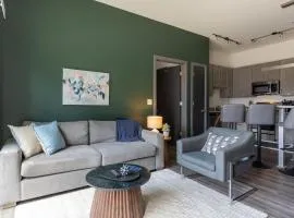 Landing Modern 2BD Courtyard Pool