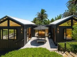 Art Lovers Retreat - Stay Waiheke