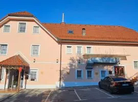 Tang Guesthouse