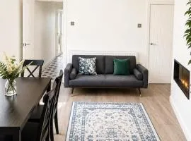 New Stylish Modern Home & Free Parking!