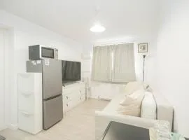 Bright & Modern Room Near Earley Station