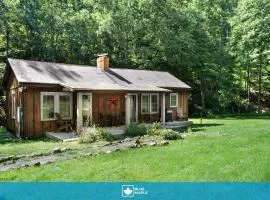 2BR chalet w hot tub, porch & refreshing views