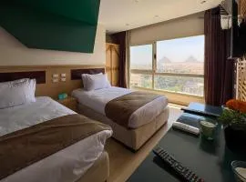 Grand Museum with Pyramids view inn