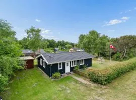 Lovely Holiday Home With Garden Near Water